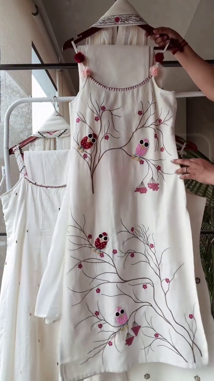 Chic Ivory Hand-Embroidered Kurta