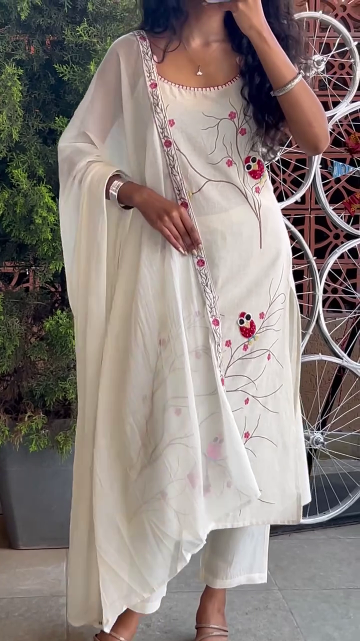 Chic Ivory Hand-Embroidered Kurta